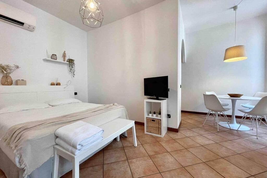 Unconventional Apartment: Centro Storico Con Bici Mantova Exterior photo